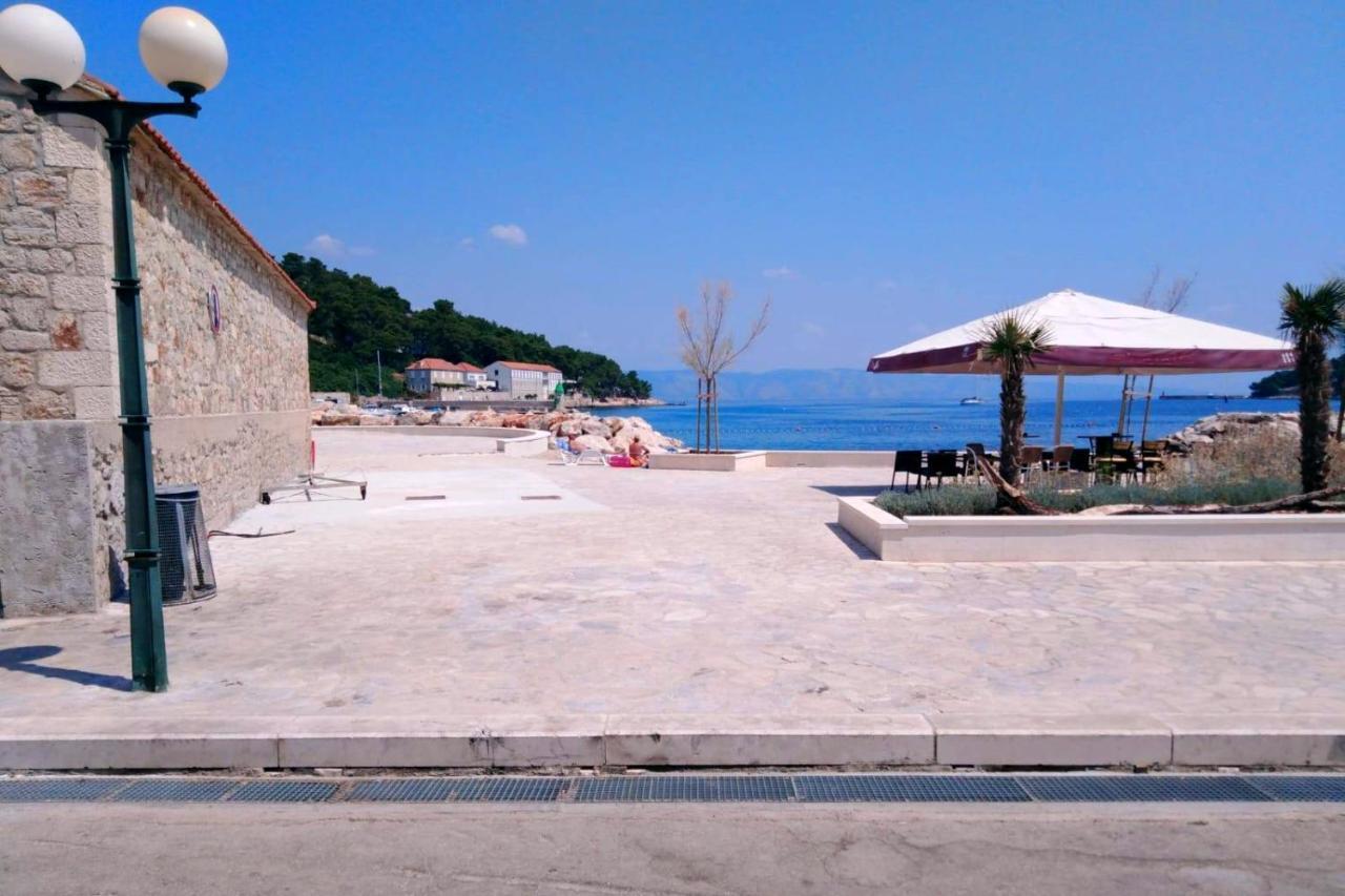 Apartments By The Sea Jelsa, Hvar - 11319 ييلسا المظهر الخارجي الصورة