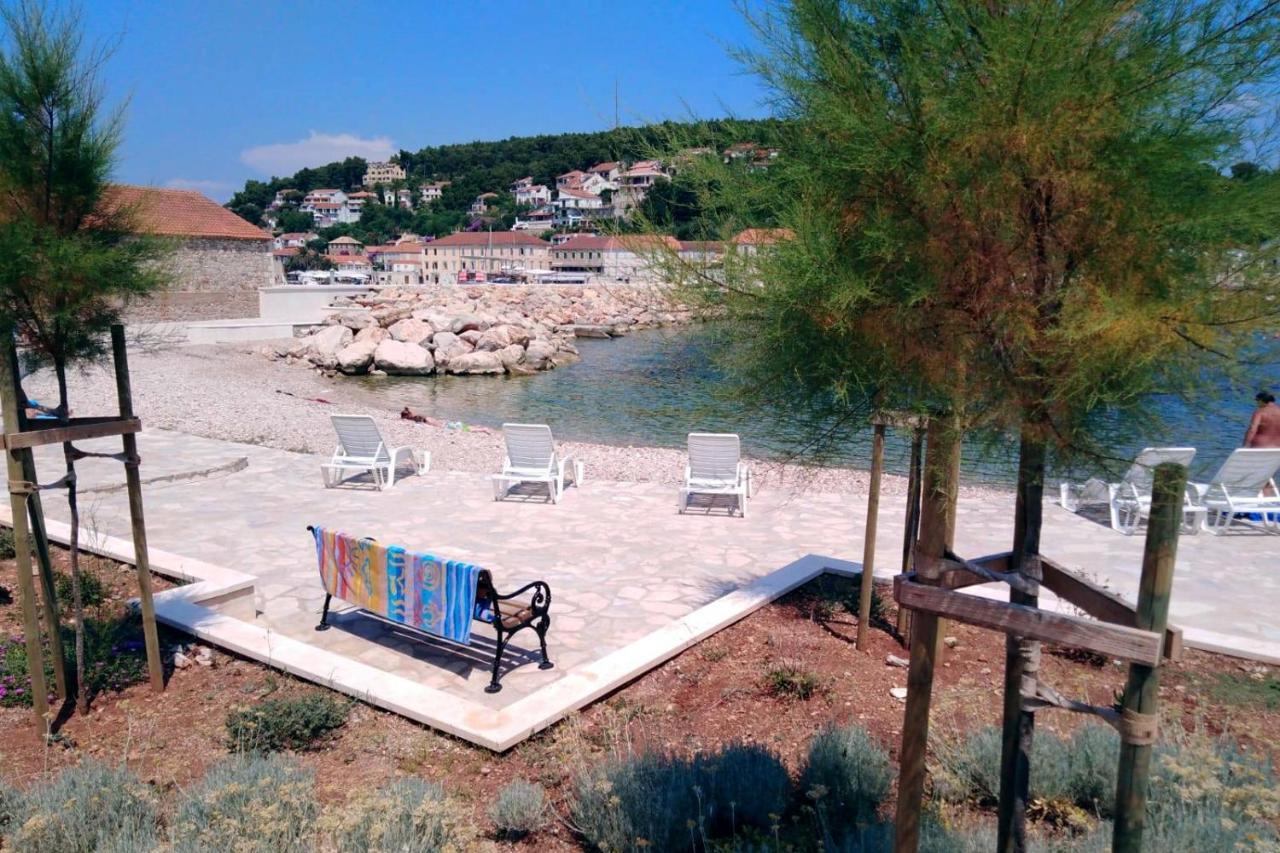 Apartments By The Sea Jelsa, Hvar - 11319 ييلسا المظهر الخارجي الصورة
