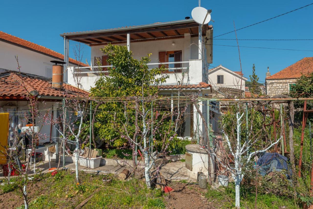 Apartments By The Sea Jelsa, Hvar - 11319 ييلسا المظهر الخارجي الصورة