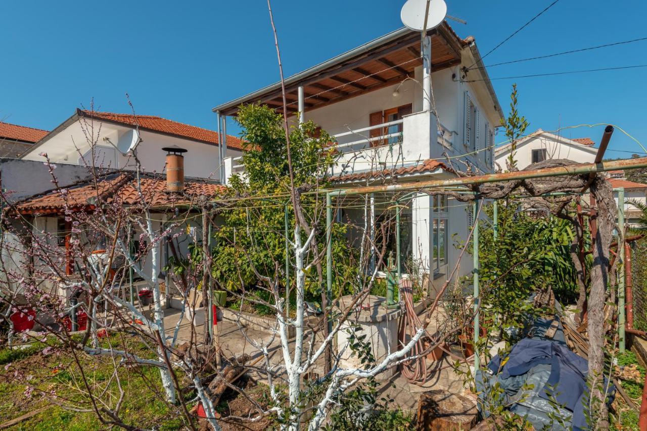 Apartments By The Sea Jelsa, Hvar - 11319 ييلسا المظهر الخارجي الصورة