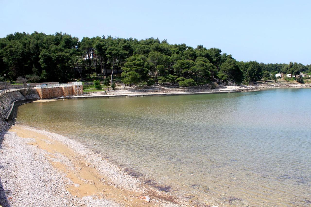Apartments By The Sea Jelsa, Hvar - 11319 ييلسا المظهر الخارجي الصورة