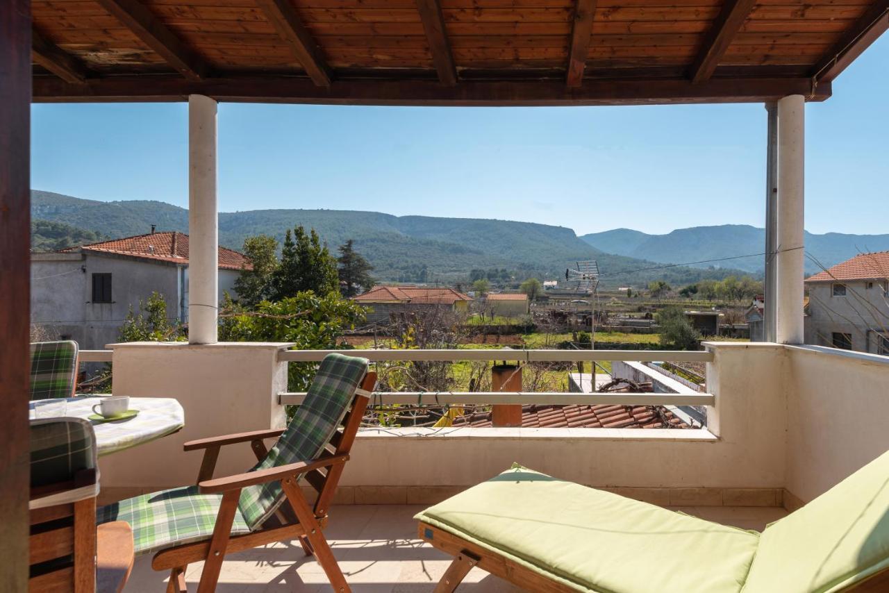 Apartments By The Sea Jelsa, Hvar - 11319 ييلسا المظهر الخارجي الصورة