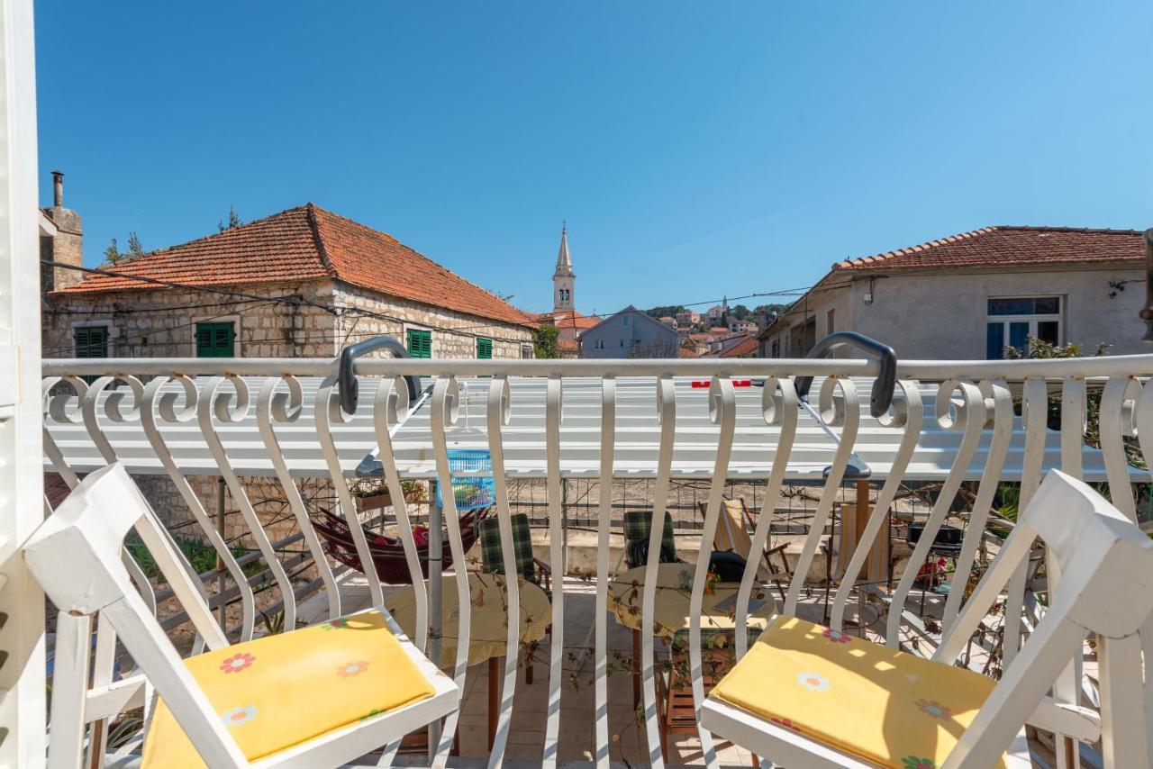 Apartments By The Sea Jelsa, Hvar - 11319 ييلسا المظهر الخارجي الصورة