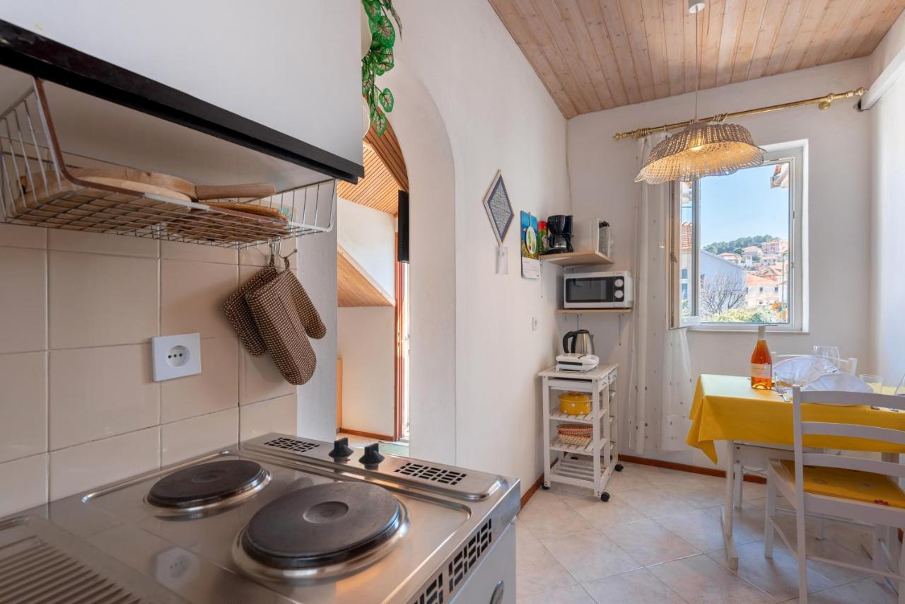 Apartments By The Sea Jelsa, Hvar - 11319 ييلسا المظهر الخارجي الصورة