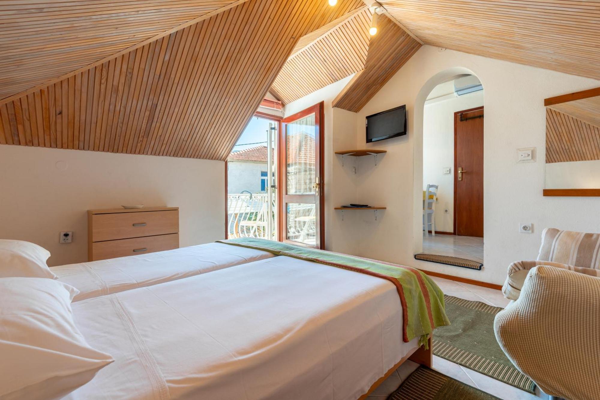 Apartments By The Sea Jelsa, Hvar - 11319 ييلسا الغرفة الصورة